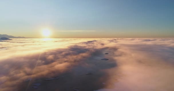 Volo Aereo Alta Quota Sopra Paesaggio Nuvoloso Mattutino Sole Alba — Video Stock