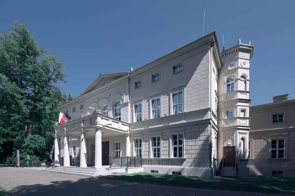 Rakoniewice Poland 位于一座建于19世纪的风景如画的宫殿中的市政厅 — 图库照片