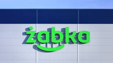 Komorniki, Polonya (22 Kasım 2023). Zabka mağazalarının logosu - Zabka Polonya 'da popüler bir market zinciri.