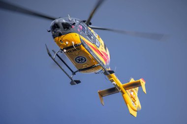 Pniewy, Polonya - 22 Haziran 2020. Bir Polonya Hava Kurtarma helikopteri (