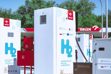 Poznan, Polonya - 26 Nisan 2025: Orlen hidrojen yakıt istasyonu.