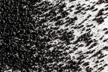 Havayla temas ettiklerinde çok hızlı bir şekilde oksitlenen bir laboratuarda yanan demir nano partiküller.