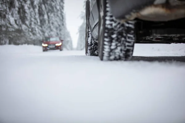 Car Snowy Winter Road Forests Using Its Four Wheel Drive — Stock Photo, Image