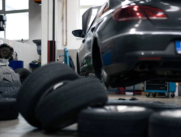 Auto Een Moderne Garage Wordt Gewerkt Aan Oppervlakkige Dof Kleur — Stockfoto
