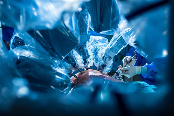 Операция Современной Больнице Выполняется Командой Профессионалов Поверхностное Dof Цветное Тонированное — стоковое фото