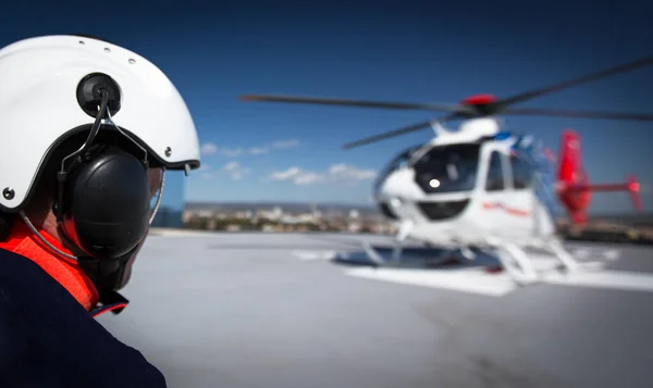 Современный Медицинский Вертолет Вертолетной Площадке Больницы Крыше — стоковое фото