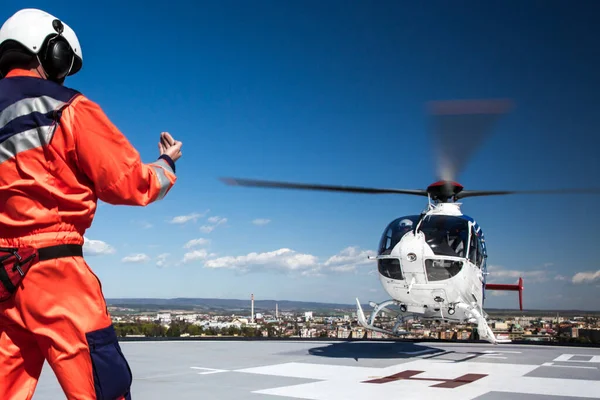 Современный Медицинский Вертолет Вертолетной Площадке Больницы Крыше — стоковое фото