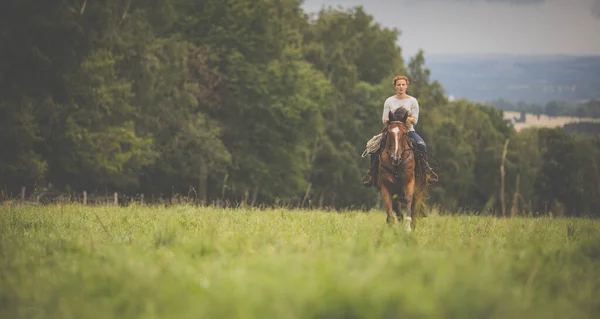 Pretty Young Redhead Woman Her Lovely Horse Her Favorite Leisure — Stock Photo, Image