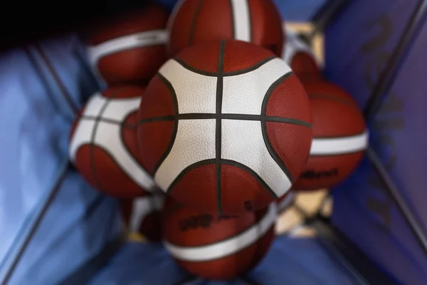 Basketball Ball Auf Dem Hölzernen Sportplatz Junior Level Basketballspieler Spielen — Stockfoto