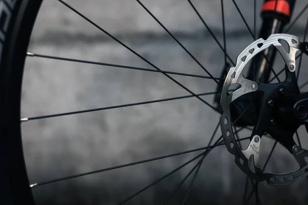 Hydraulic Bicycle Disk Brakes Grey Metal Disc Attached Bike Wheel — Stock Fotó