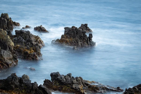 Crashing Bølger Klipper Landskab Natur Udsigt Smukke Tropiske Hav Med - Stock-foto