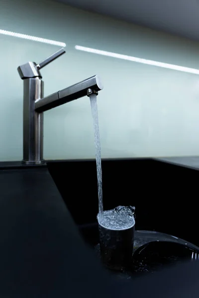 Mutfak Bulaşık Suyla Dolu — Stok fotoğraf