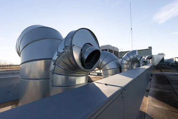 Unidade Externa Condicionado Comercial Sistema Ventilação Instalado Telhado Edifício Industrial — Fotografia de Stock