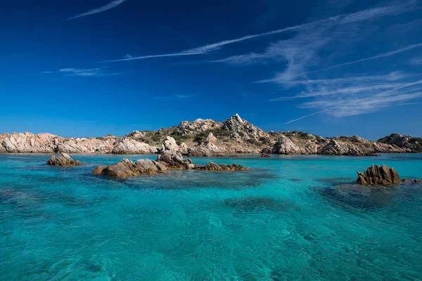 Malowniczy Krajobraz Wyspy Sardynia Włoskie Wybrzeże Morskie Lazurową Czystą Wodą — Zdjęcie stockowe