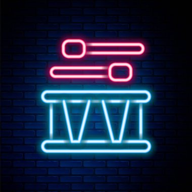 Parlak neon çizgili davul çubuğu simgesi tuğla duvar arkasında izole edilmiş. Müzik işareti. Müzik aleti sembolü. Renkli taslak konsepti. Vektör.