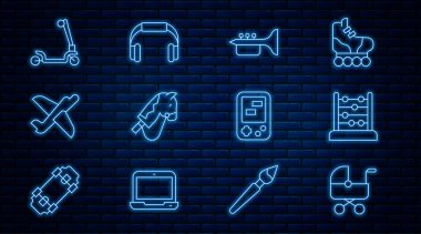 Bebek arabası abaküs trampet oyuncak at uçağı paten scooter Tetris elektronik oyun ve kulaklık ikonu. Vektör.