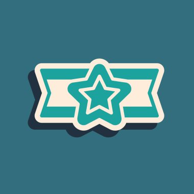 Yeşil Yıldız askeri ikonu yeşil arka planda izole edildi. Askeri rozetler. Ordu bantları. Uzun gölge tarzı. Vektör.