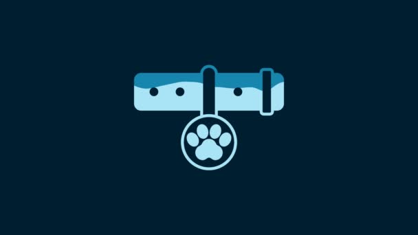 青色の背景に分離された名前のタグアイコンを持つホワイトカラー 家畜のための供給 犬や猫の足のプリント 猫と犬の世話 ペットチェーン 4Kビデオモーショングラフィックアニメーション — ストック動画
