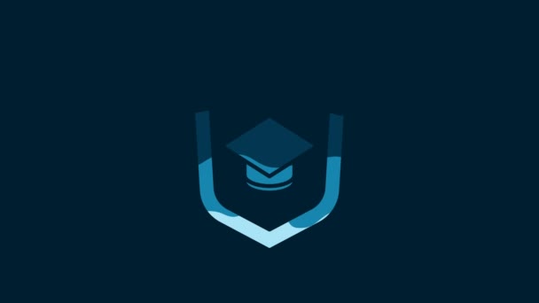 青の背景にシールドアイコンで白の卒業キャップ 保険の概念 セキュリティ 安全性 保護の概念 4Kビデオモーショングラフィックアニメーション — ストック動画