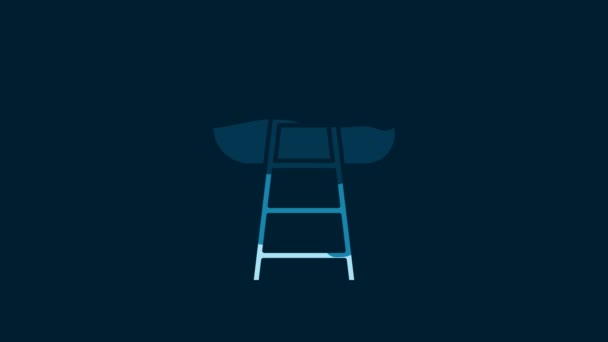 白色楼梯与完成的旗子图标隔离蓝色背景 职业成长的商业概念 商业发展的概念 4K视频运动图形动画 — 图库视频影像