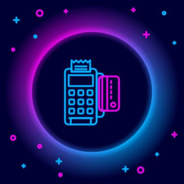 Siyah arkaplanda parlayan neon hattı POS terminali, eklenmiş kredi kartı ve yazdırılmış alıcı simgesi var. NFC ödeme konsepti. Renkli taslak konsepti. Vektör