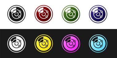 Siyah ve beyaz arkaplanda izole edilmiş simgeyi ararken Radar 'ı hedeflerle monitöre ayarla. Arama sistemi. Donanma sonarı. Vektör