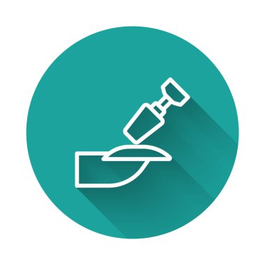 Manikür ikonu için beyaz çizgi Milling kesicisi uzun gölge arkaplanı ile izole edilmiş. Manikür için bir cihaz. Manikür aletleri. Yeşil daire düğmesi. Vektör.