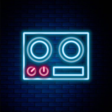 Parlayan neon hattı gaz ocağı ikonu tuğla duvar arka planında izole edilmiş. Mutfak tabelaları. Dört daire ocağı olan bir hob. Renkli taslak konsepti. Vektör