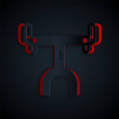 Kağıt kesiği bisiklet gidon simgesi siyah arkaplanda izole edildi. Kağıt sanatı tarzı. Vektör.