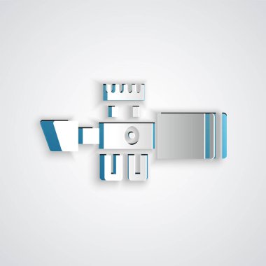 Kağıt kesiği keskin nişancı optik görüş simgesi gri arka planda izole edildi. Keskin nişancı dürbünü. Kağıt sanatı tarzı. Vektör.