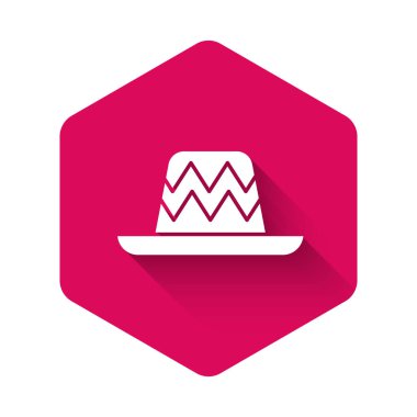 Beyaz Geleneksel Meksika sombrero şapka ikonu uzun gölge arkaplan izole. Pembe altıgen düğmesi. Vektör