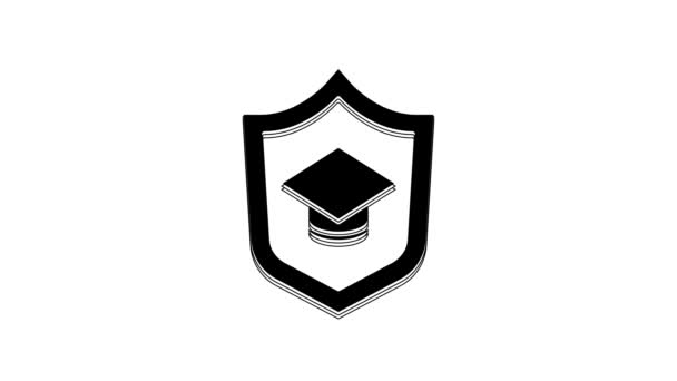 Schwarze Graduiertenmütze Mit Schildsymbol Auf Weißem Hintergrund Versicherungskonzept Sicherheit Sicherheit — Stockvideo