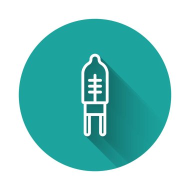 Beyaz çizgi Işık diyot simgesi yayıyor. Uzun gölge arkaplanı var. Yarı iletken diyot elektrik bileşeni. Yeşil daire düğmesi. Vektör