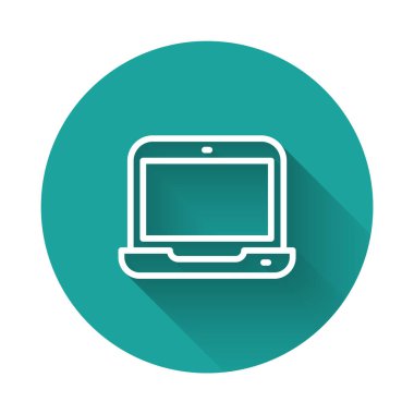 Beyaz çizgi dizüstü bilgisayar simgesi uzun gölge arkaplanı ile izole edildi. Boş ekran işaretli bilgisayar defteri. Yeşil daire düğmesi. Vektör