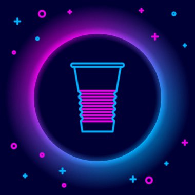 Parlayan neon çizgisi kağıt cam ikonu siyah arkaplanda izole edilmiş. Soda bardağı. Taze soğuk içecek sembolü. Renkli taslak konsepti. Vektör
