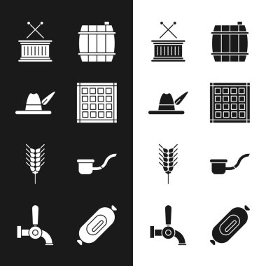 Set Checkered peçetesi, Oktoberfest şapkası, müzikal davul ve sopalar, tahta fıçı, buğday, tüttürme piposu, salam sosisi ve bira musluk ikonu. Vektör