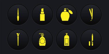 Makyaj fırçası, saç maşası, bir şişe sıvı sabun, şampuan, parfüm, ruj, göz kalemi, kaş ve tırnak törpüsü. Vektör