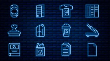 Satır boş belge, kağıt kesici, tişört, yazıcı mürekkep şişesi, pul, boya kovası, kahve kupası ve Pantone ikonu. Vektör