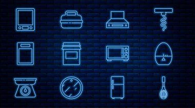 Hattı ayarla mutfak çırpıcı, zamanlayıcı, vantilatör, reçel kavanozu, kesme tahtası, elektronik teraziler, mikrodalga fırın ve pişirme kabı ikonu. Vektör