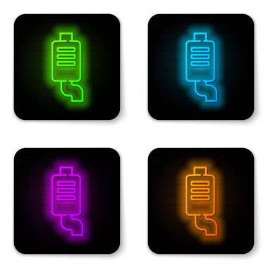 Parlayan neon hattı araba susturucusu simgesi beyaz arka planda izole edildi. Egzoz borusu. Siyah kare düğme. Vektör.