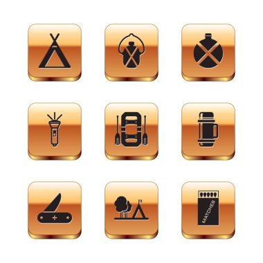 Turist çadırı, İsviçre çakısı, bayrak, rafting botu, el feneri, matara, kibrit kutusu, kibrit kutusu ve ikon. Vektör