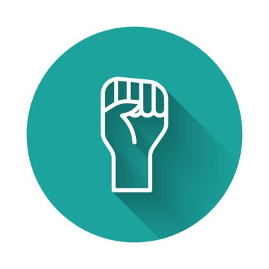Beyaz çizgi, sıkılmış yumruk ikonu ile kaldırılmış uzun gölgeli el kaldırma. Protestocu siyasi bir gösteride yumruğunu kaldırdı. Güçlendirme. Yeşil daire düğmesi. Vektör.