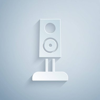 Kağıt kesiği Stereo hoparlör simgesi gri arkaplanda izole edildi. Ses sistemi hoparlörleri. Müzik ikonu. Müzikal sütun hoparlörü. Kağıt sanatı tarzı. Vektör.