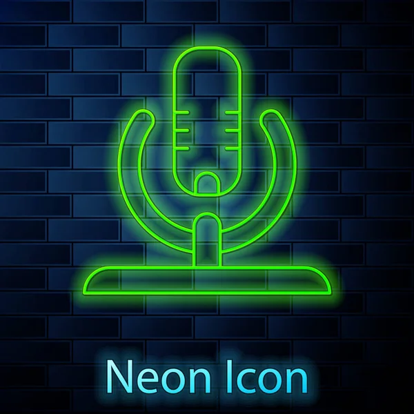 Zářící Neonová Čára Ikona Mikrofonu Izolovaná Pozadí Cihlové Stěny Mikrofon — Stockový vektor