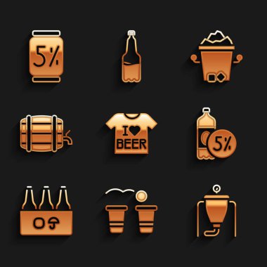 Bira tişörtü, masa tenisi, bira yapma süreci, şişe, bira şişesi, tahta fıçı rafı, buz kovası ve konserve ikonu. Vektör