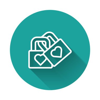 Kalp simgesiyle birlikte uzun gölgeli beyaz çizgi kilidi. Kilitli Kalp. Aşk sembolü ve anahtar deliği işareti. Sevgililer Günü sembolü. Yeşil daire düğmesi. Vektör