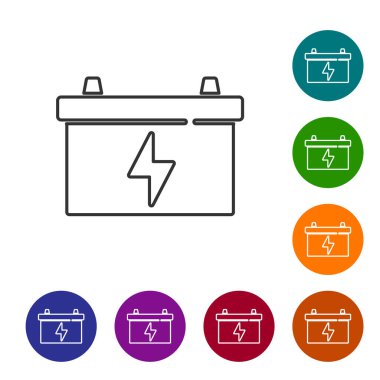 Siyah çizgili araba aküsü simgesi beyaz arkaplanda izole edildi. Akümülatör bataryası enerji ve elektrik akümülatörü bataryası. Simgeleri renk daire düğmelerine ayarla. Vektör.