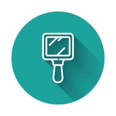 Beyaz çizgi El ayna ikonu uzun gölgeli izole edilmiş. Yeşil daire düğmesi. Vektör İllüstrasyonu.