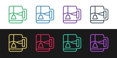 Çay poşeti ikonlu çay bardağını siyah beyaz arka planda izole et. Vektör.