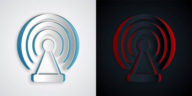 Kağıt kesiği Radar simgesi gri ve siyah arkaplanda izole edildi. Arama sistemi. Uydu sinyali. Kağıt sanatı tarzı. Vektör